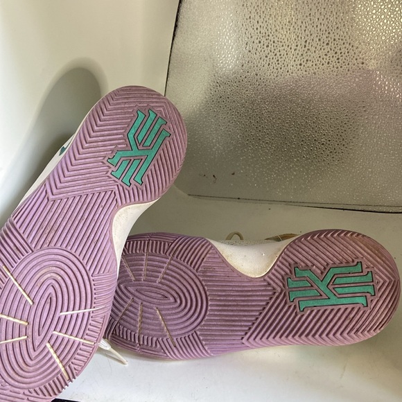 Nike 5.5 sneakers lightly used laced front with Velcro flap to secure - Picture 3 of 5